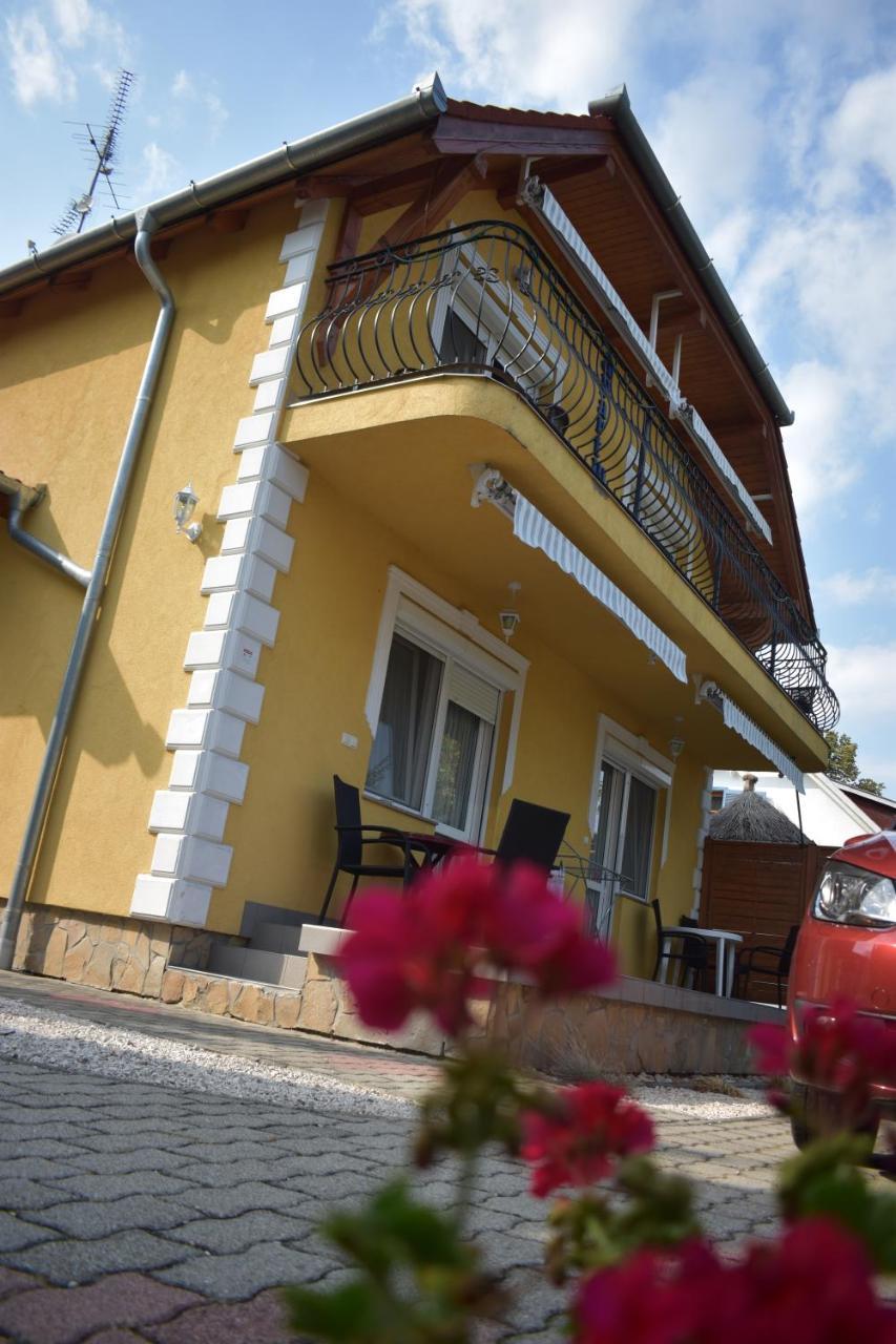 Villa Bella Apartman Buk Exterior photo