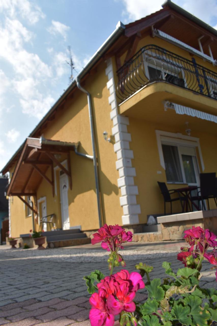 Villa Bella Apartman Buk Exterior photo